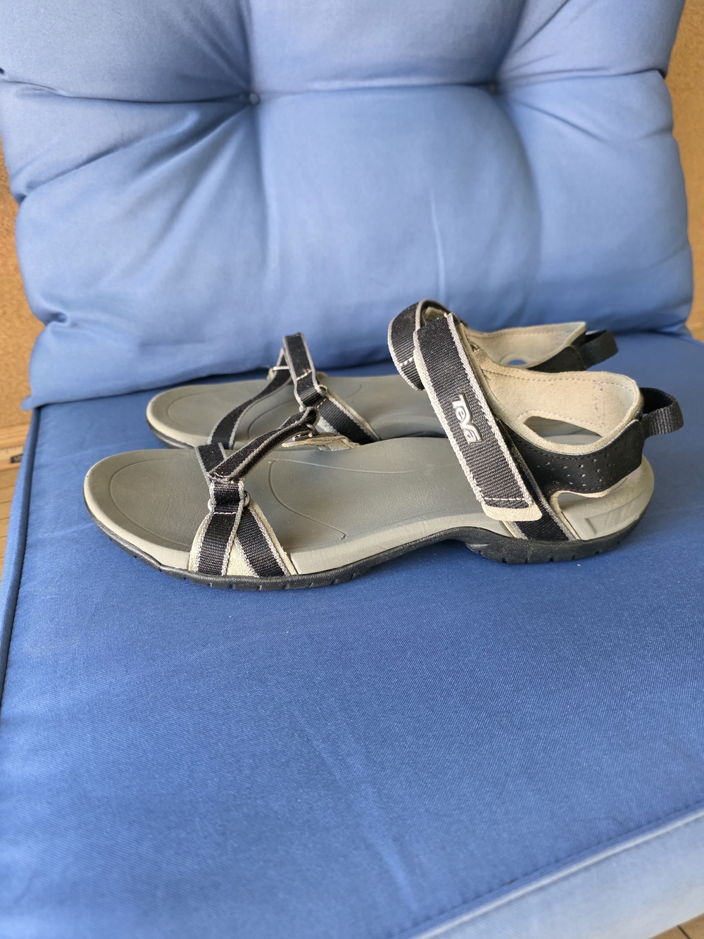 Teva Sz 9 Women’s Adventure Sandals Gray Adjustable Straps Hiking Swim Beach